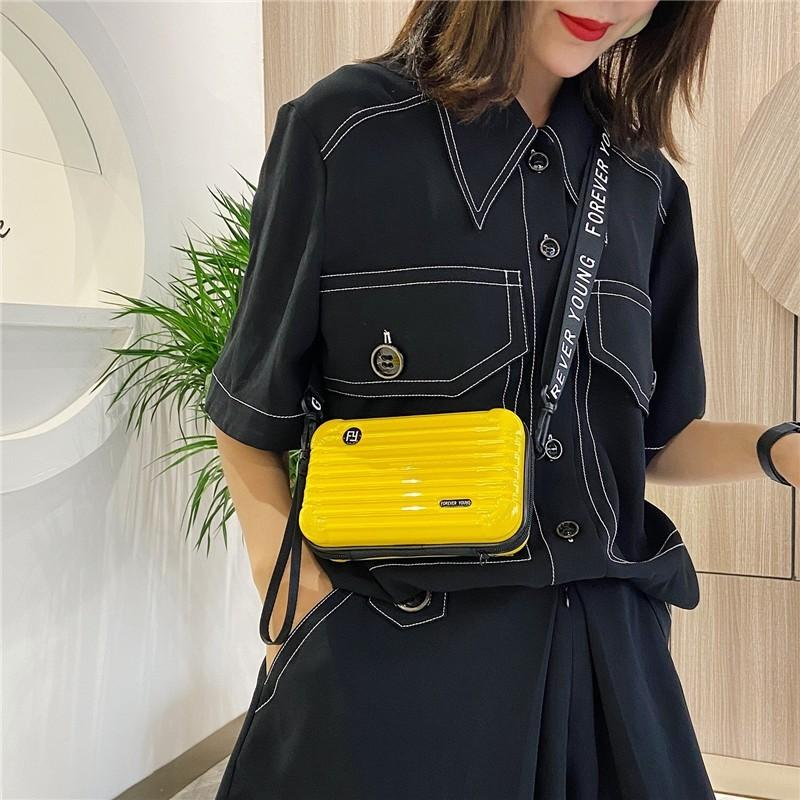 迷你個性行李箱包包 多色可選,時尚有個性,超大容量設計 肩帶可隨意調節 美觀又實用 來一場說走就走的旅行