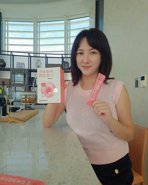 官方店【黑松蜜桃膠原蛋白】日本原裝進口,全身美白 改善氣色 滋潤皮膚,抗衰老,補充膠原蛋白,口服肌膚保養品,原價2990,因倉庫租金過高,倉庫壓力租金過大,倉庫急需搬運響現在破盤嗨購只要899兩盒/40條,庫存僅有2000盒,搶到即賺到 官方店【黑松蜜桃膠原蛋白】日本原裝進口,全身美白 改善氣色 滋潤皮膚,抗衰老,補充膠原蛋白,口服肌膚保養品,原價2990,因倉庫租金過高,倉庫壓力租金過大,倉庫急需搬運響現在破盤嗨購只要899兩盒/40條,庫存僅有2000盒,搶到即賺到